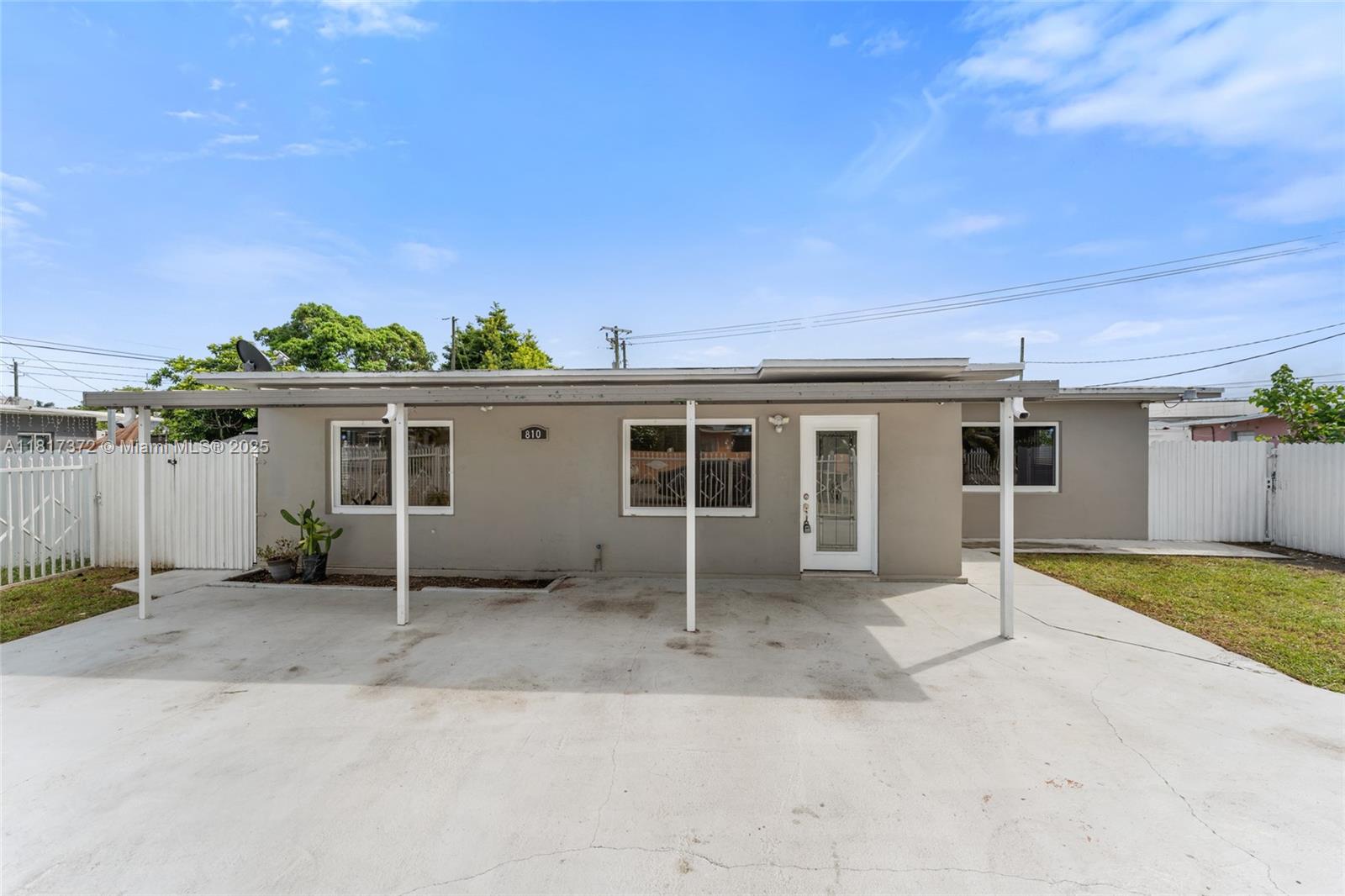 Step into a spacious and versatile home perfect for large or multi-generational families! This property features a duplex-style setup with two separate units, offering 4 bedrooms, 3 full bathrooms, impact windows, gated parking, and double washer/dryer hookups—ideal for added convenience and privacy.
Centrally located near top restaurants and shopping malls, this home also presents a great investment opportunity. The private yard provides ample space for entertaining, parking large vehicles, or even storing a boat, with direct street access.