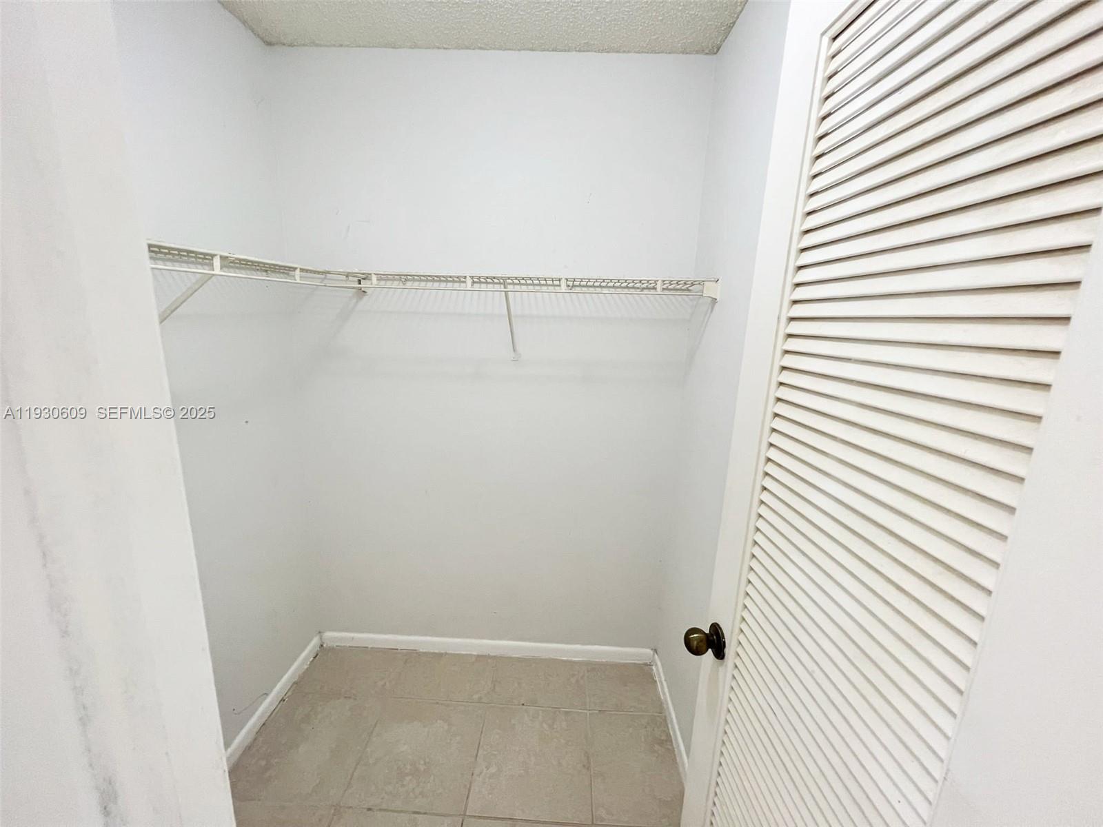 SUMMER LAKE - Residential