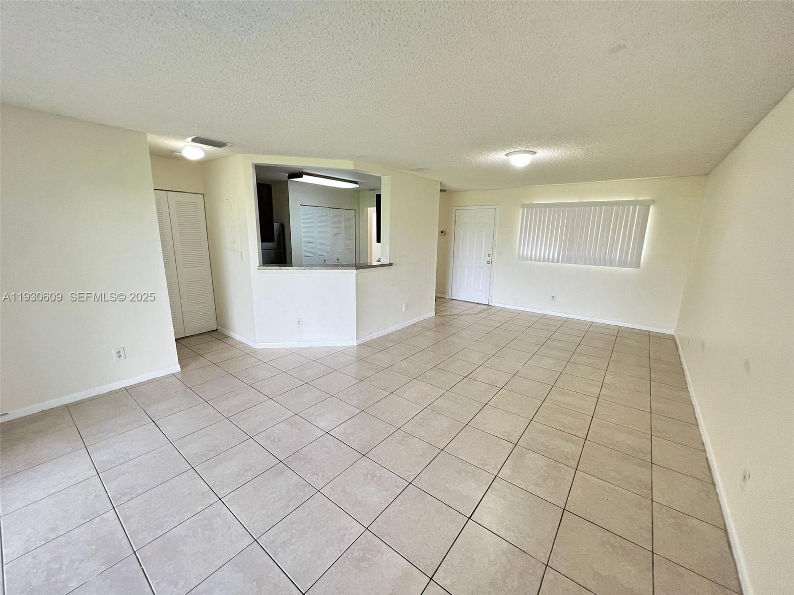 SUMMER LAKE - Residential