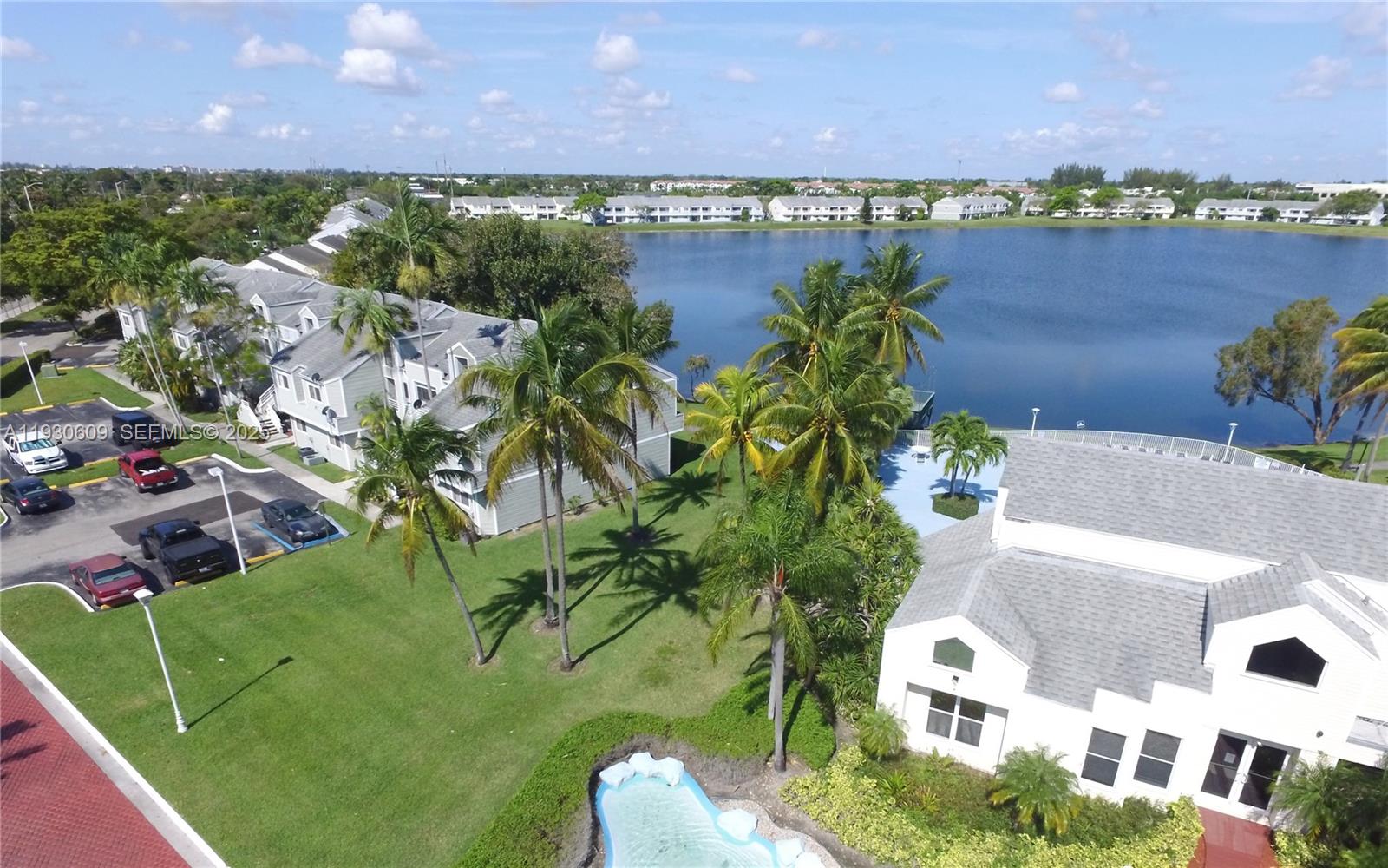 SUMMER LAKE - Residential