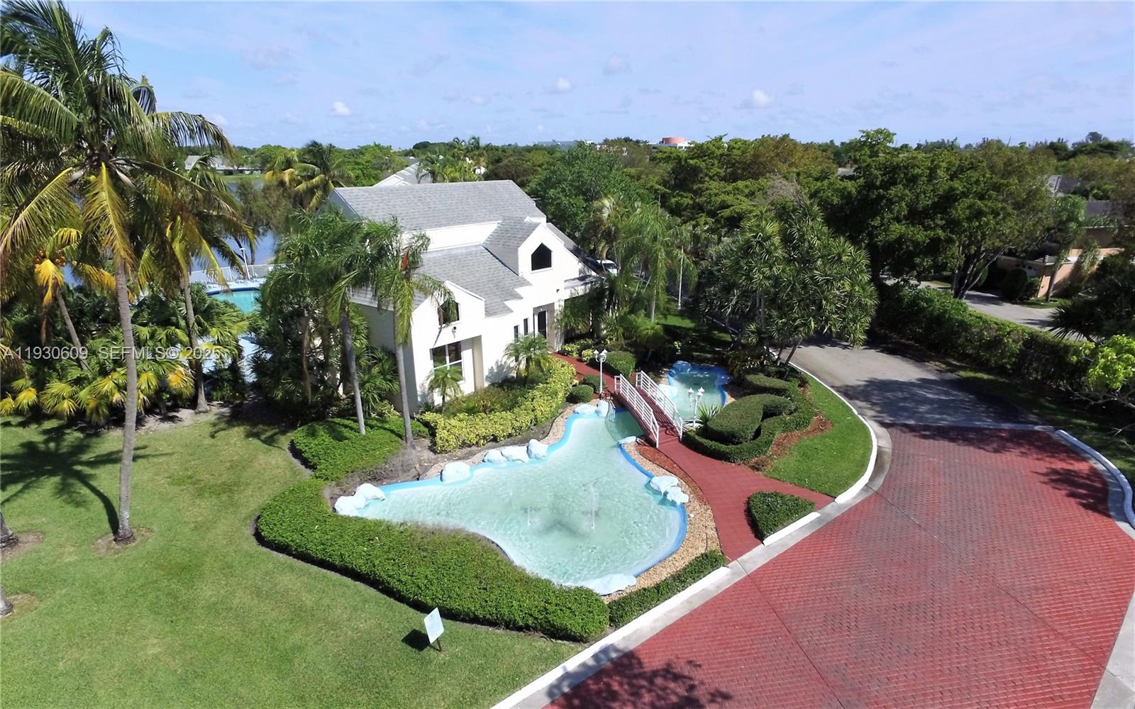 SUMMER LAKE - Residential