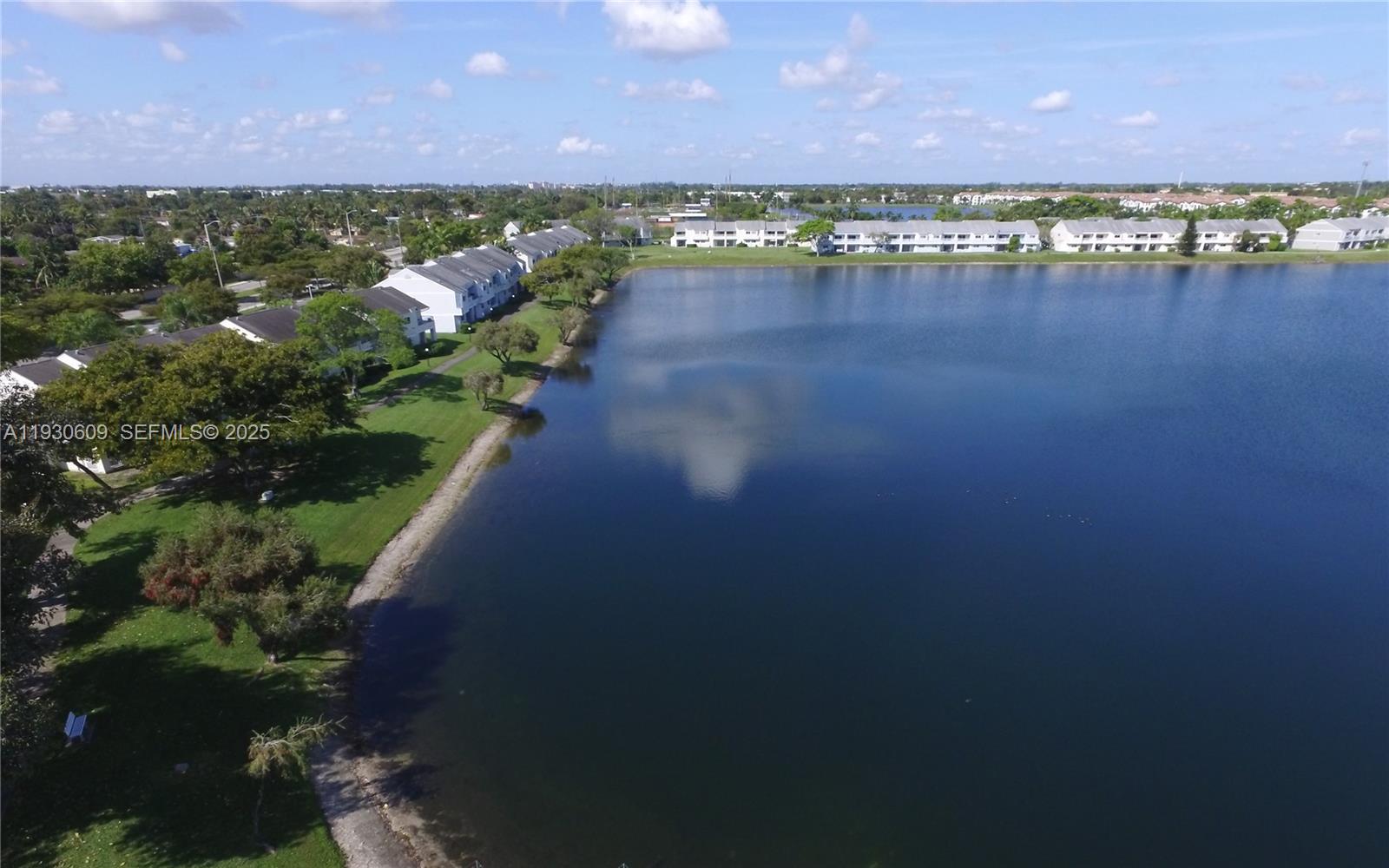 SUMMER LAKE - Residential