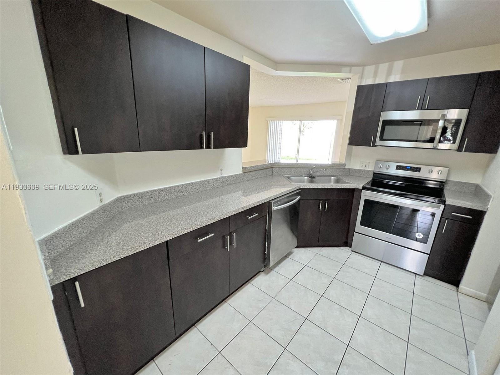 SUMMER LAKE - Residential