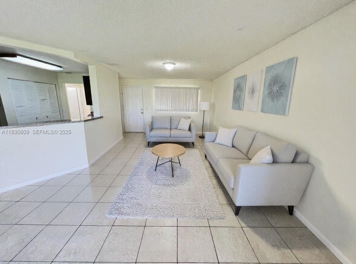 SUMMER LAKE - Residential