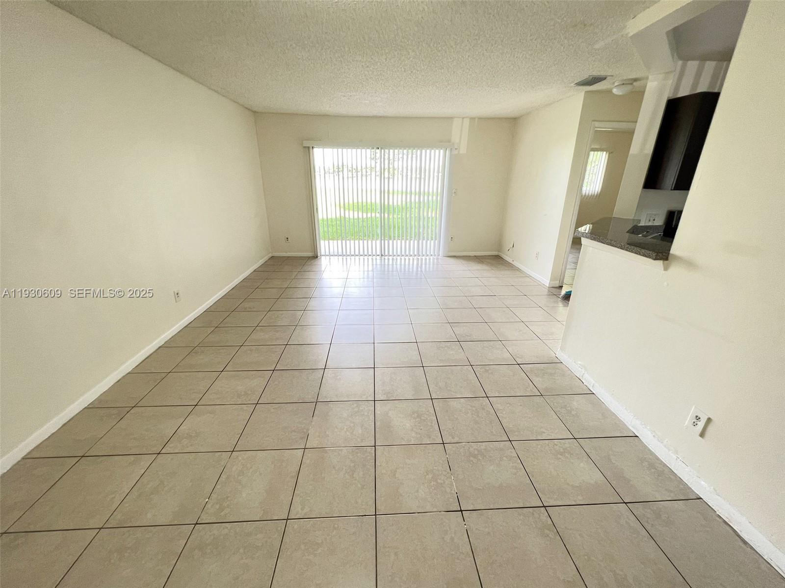 SUMMER LAKE - Residential