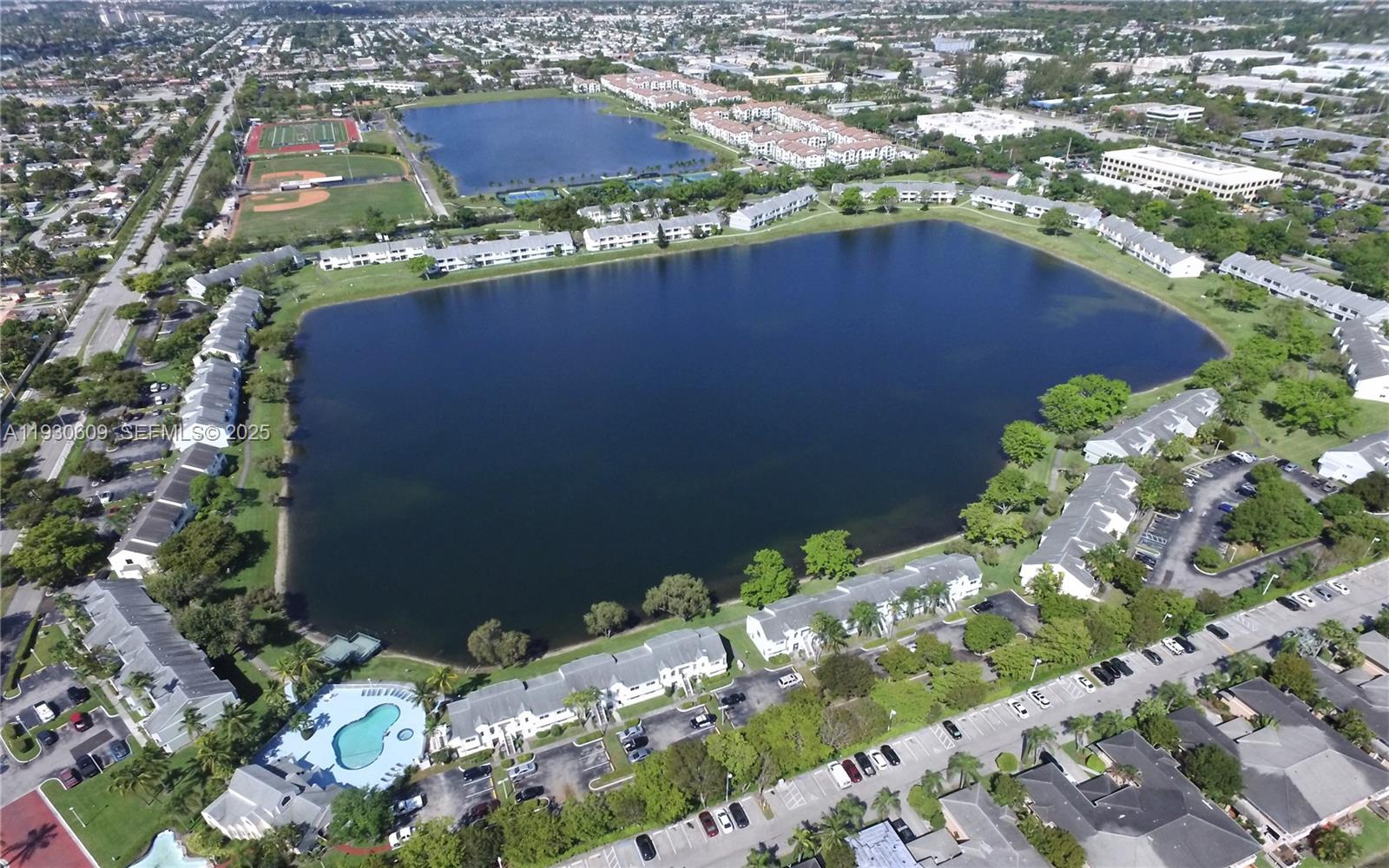 SUMMER LAKE - Residential