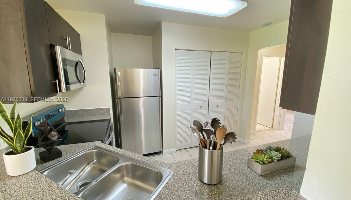 SUMMER LAKE - Residential