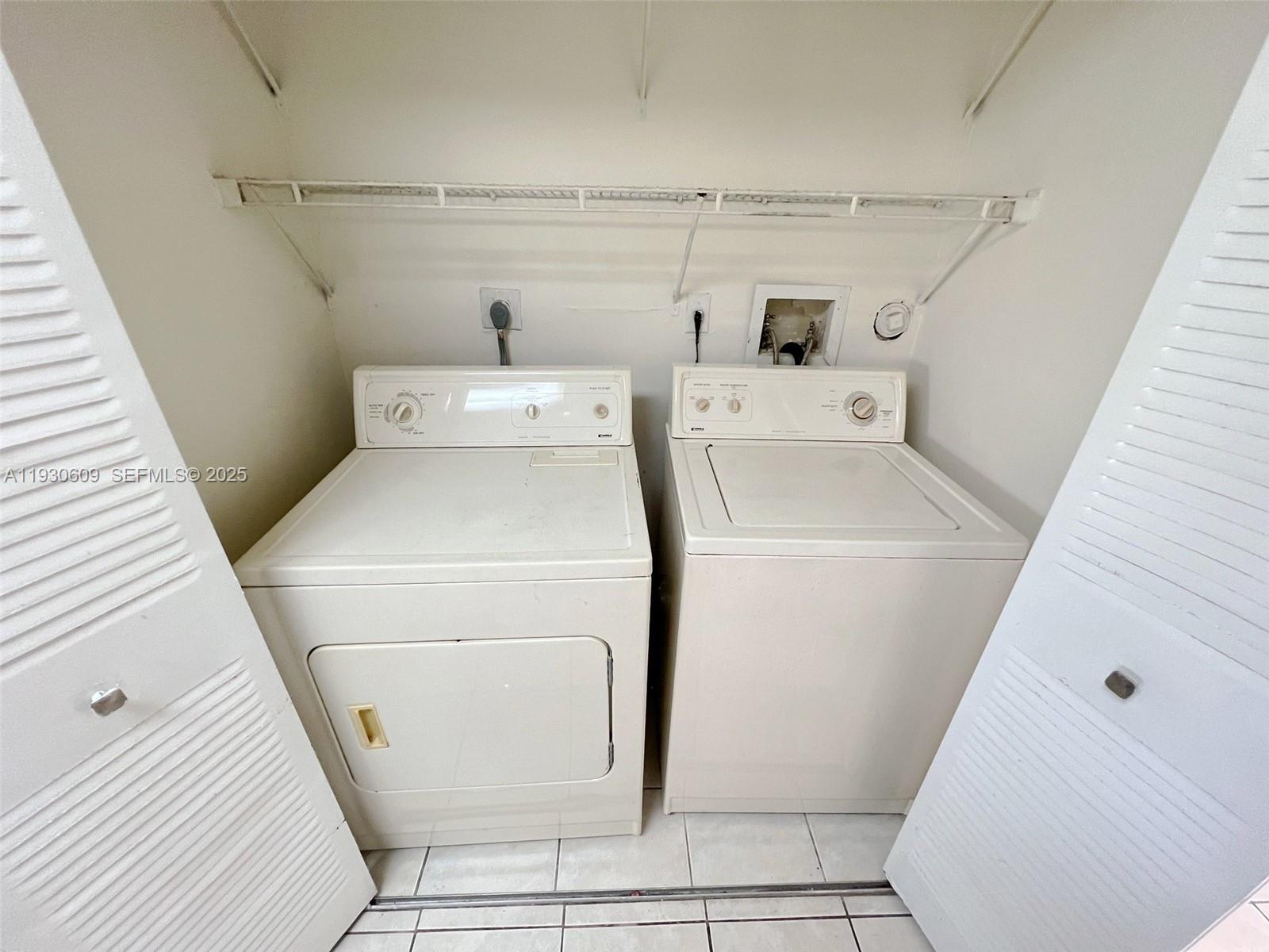 SUMMER LAKE - Residential