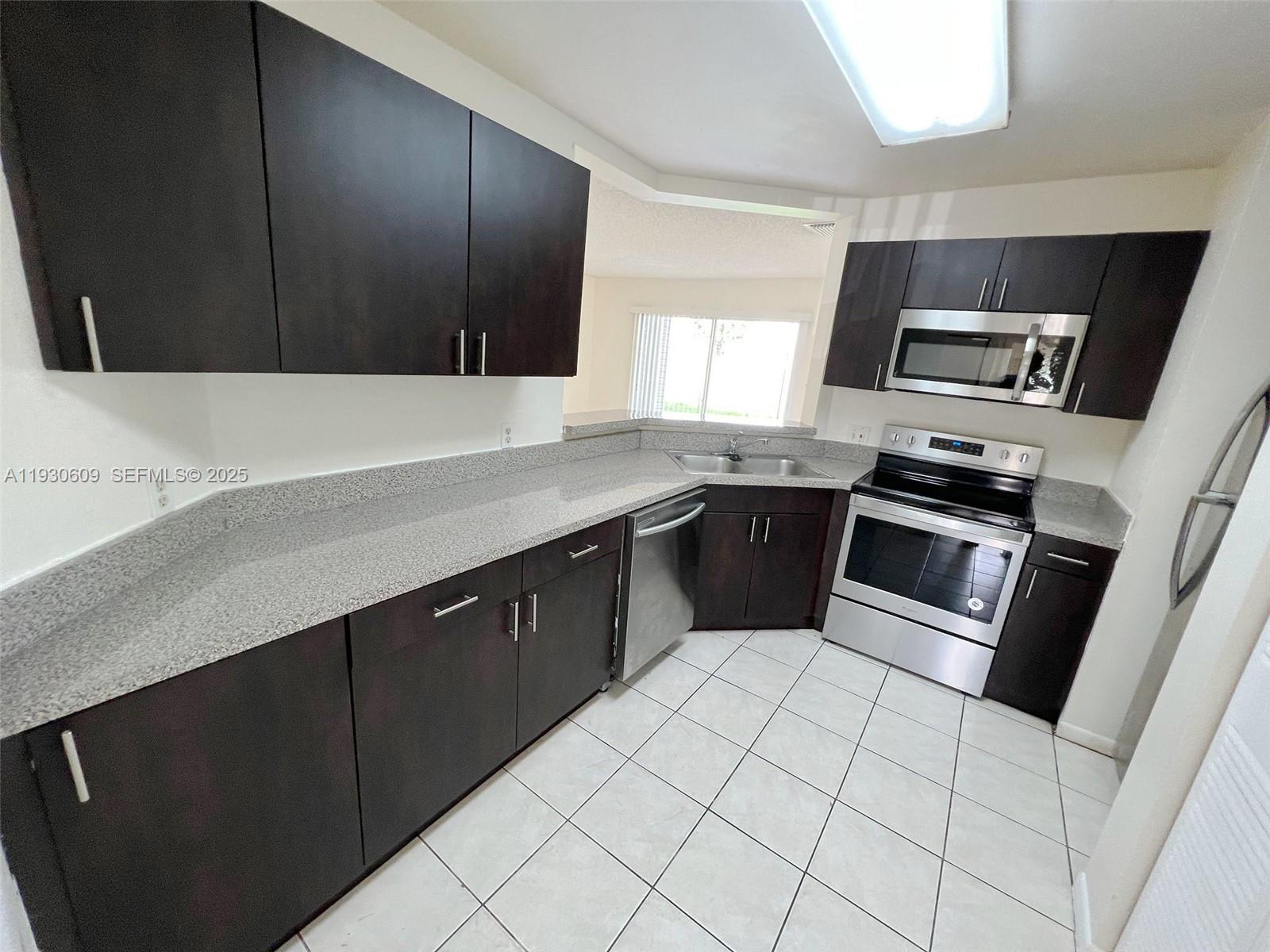 SUMMER LAKE - Residential