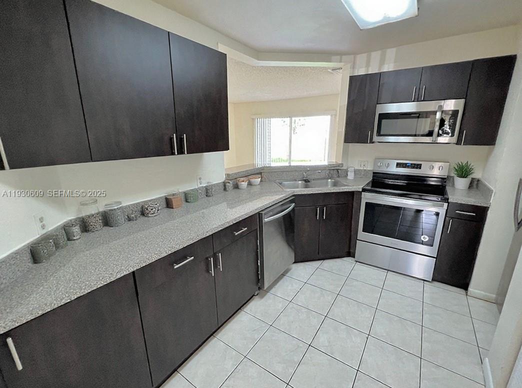 SUMMER LAKE - Residential