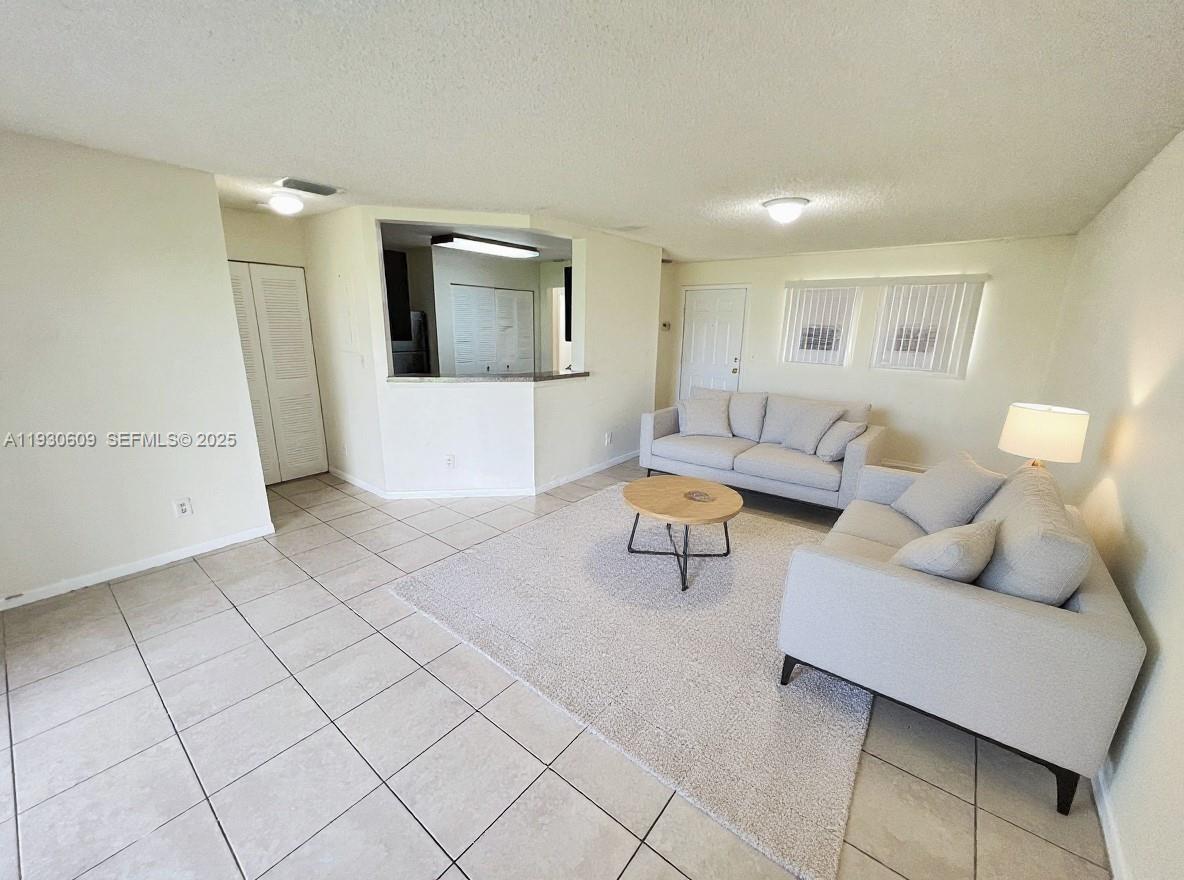 SUMMER LAKE - Residential