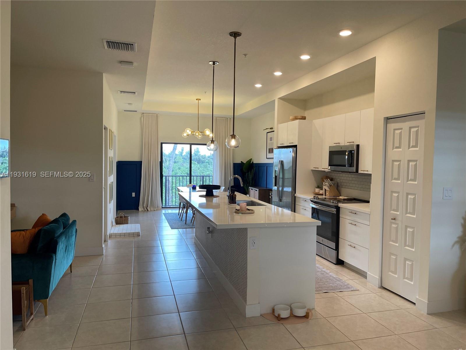 APEX AT PARK CENTRAL COND - Residential Lease