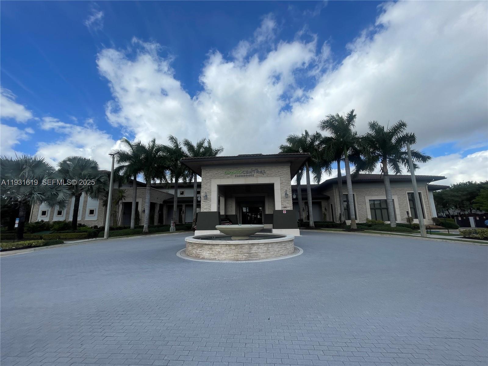 APEX AT PARK CENTRAL COND - Residential Lease