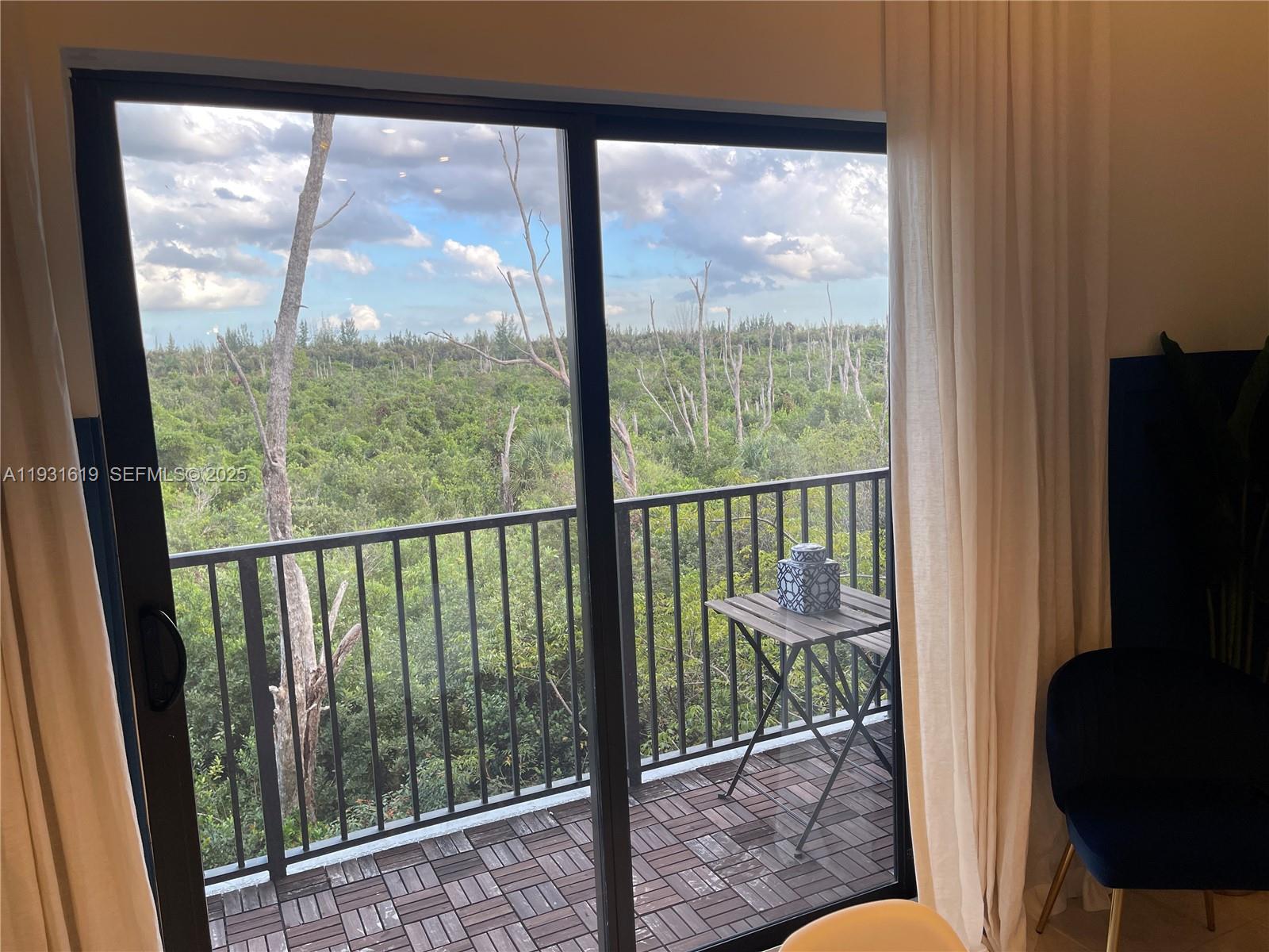 APEX AT PARK CENTRAL COND - Residential Lease