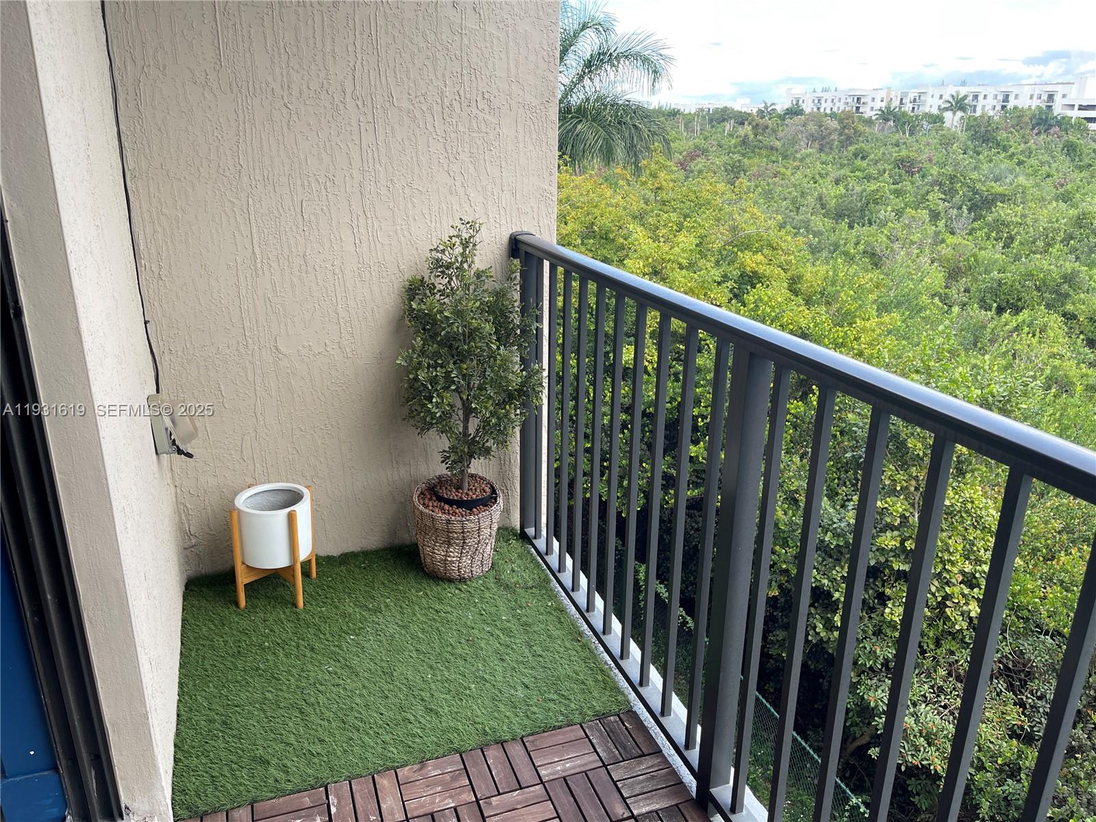 APEX AT PARK CENTRAL COND - Residential Lease