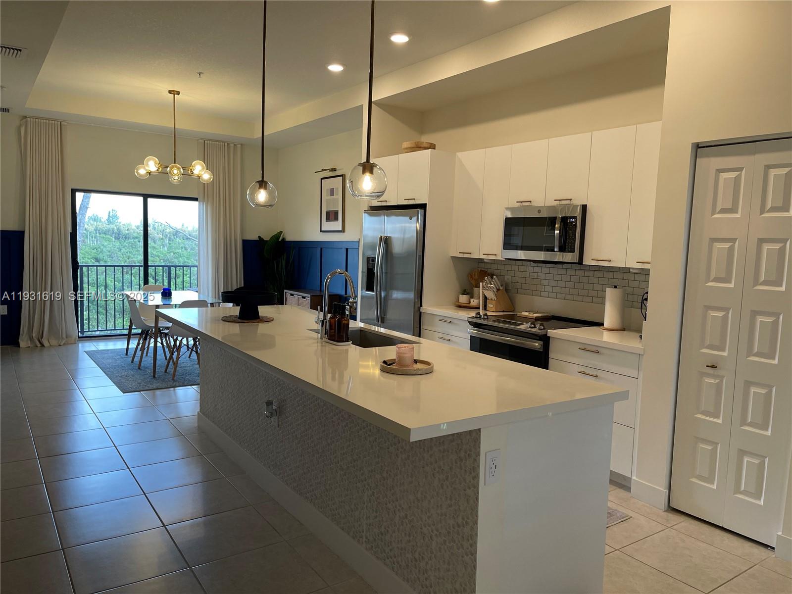 APEX AT PARK CENTRAL COND - Residential Lease