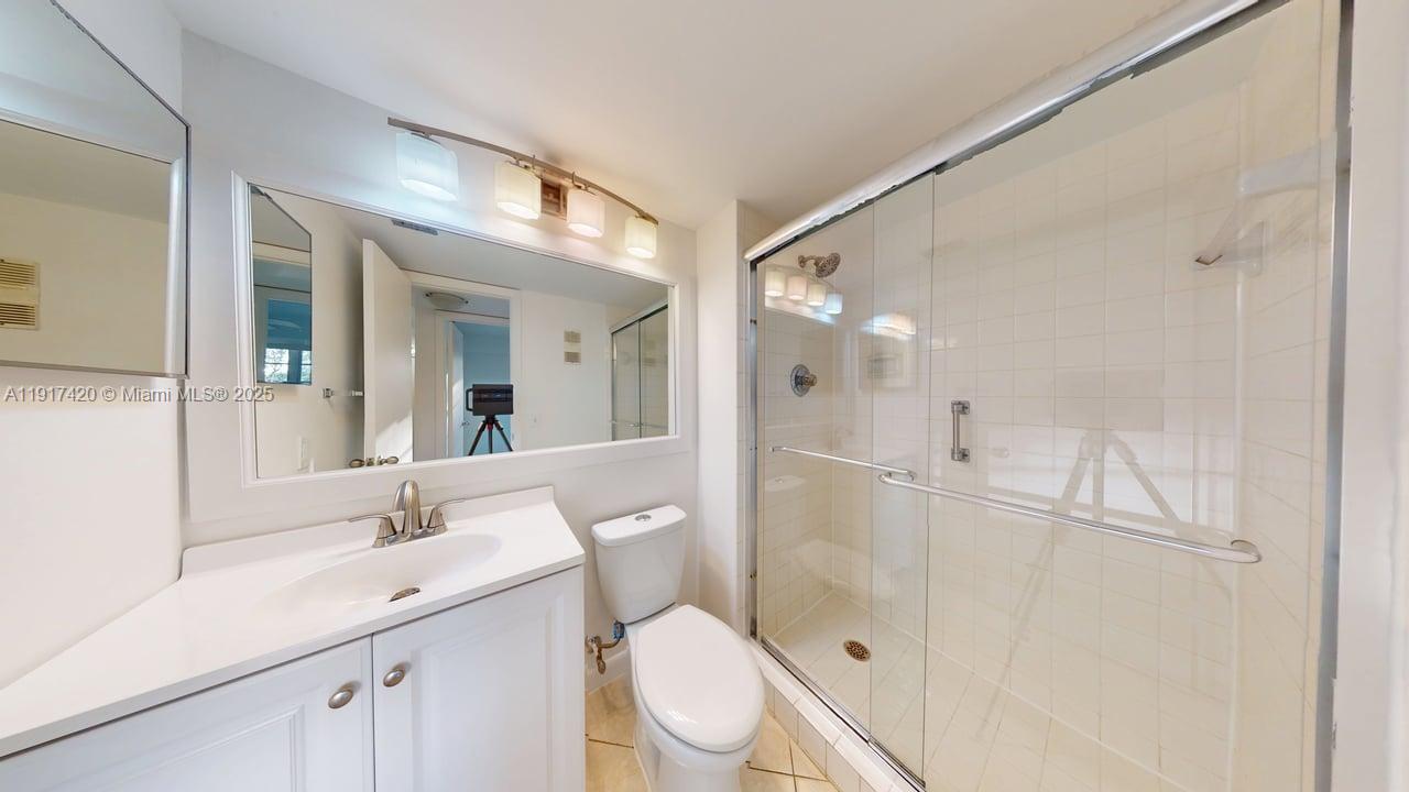 ROLLING HILLS GOLF AND - Residential Lease