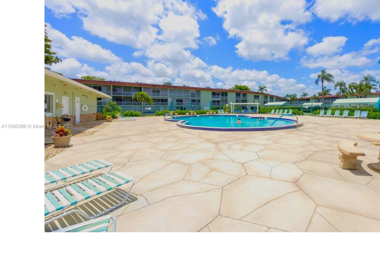 REGAL PALMS VICTORIA COND - Residential