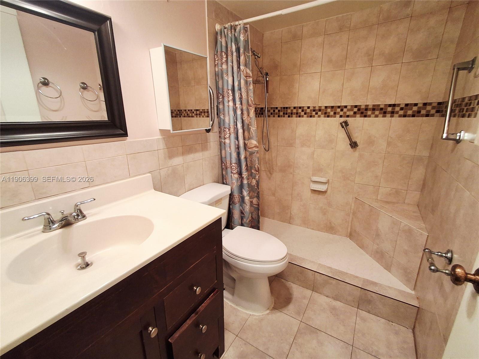 REGAL PALMS VICTORIA COND - Residential