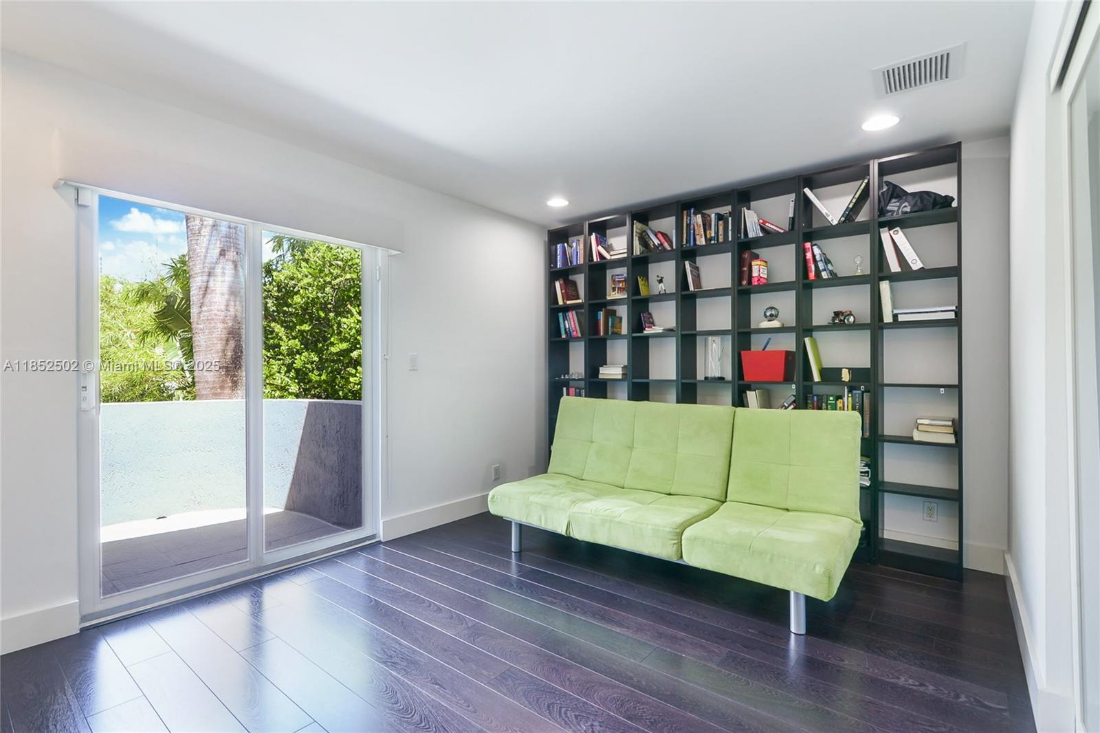GOLDEN BEACH SEC D - Residential