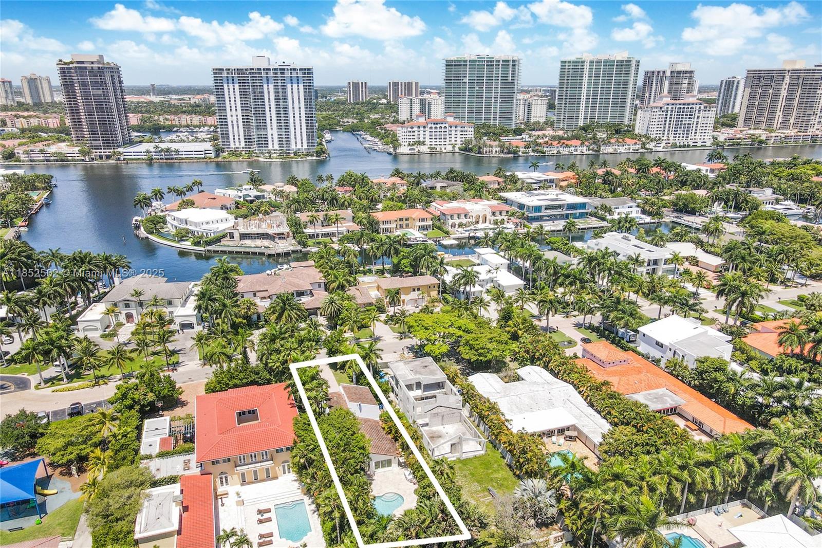 GOLDEN BEACH SEC D - Residential