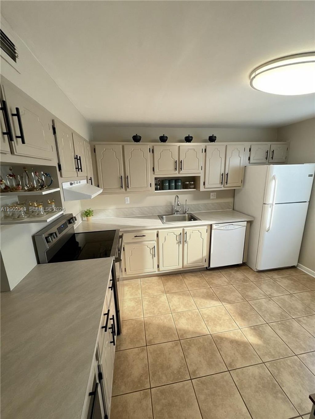 Photo of 3924 SW 67th Ter #117, Davie, FL 33314 (MLS # A12009303)