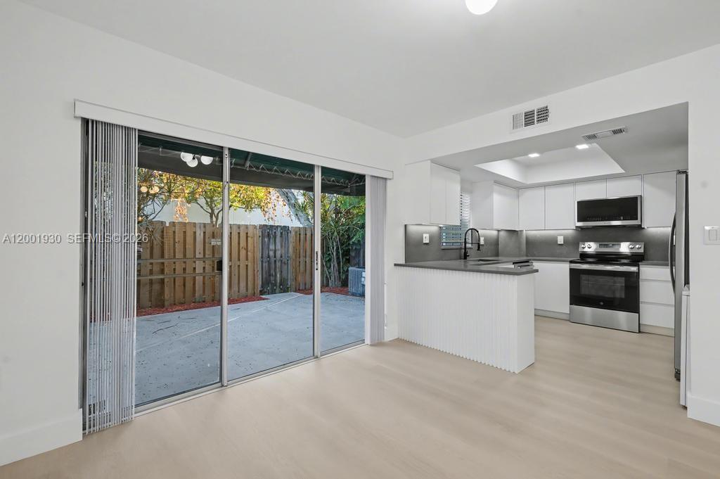 FLAMINGO GARDENS PHASE FO - Residential