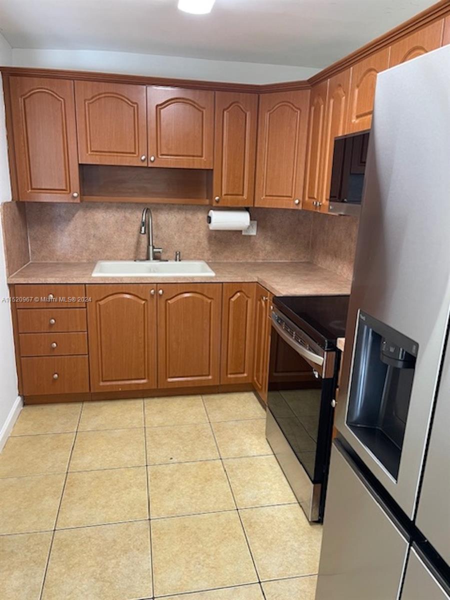 KENDALL ACRES CONDO BLDG - Residential Lease
