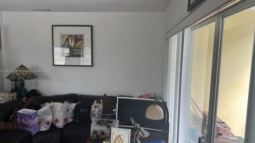 Investors opportunity last apartments in Miami less than $230k. Beautiful 1 Bedroom 1 bath Condo in the heart of Dadeland. Walking distance to the Metro Rail, Dadeland Mall, Restaurants and much more. Easy access to Palmetto to 826. Complex offers a swimming pool and tennis courts. Great for investment or to live in.