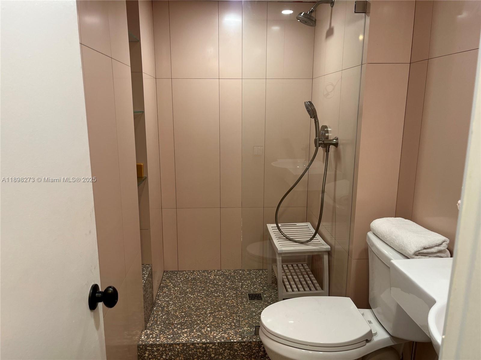 SILVER THATCH ATLANTIC PLZ - Residential Lease