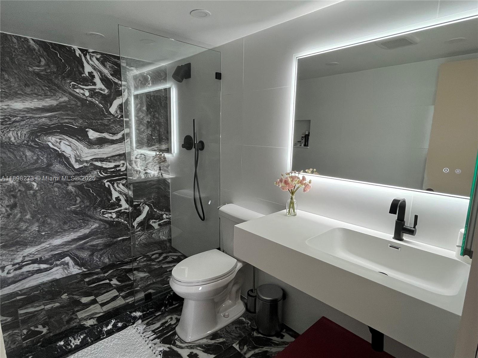 SILVER THATCH ATLANTIC PLZ - Residential Lease