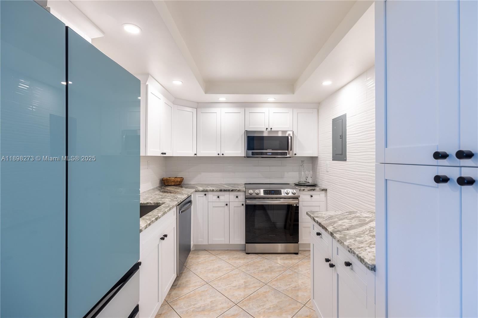 SILVER THATCH ATLANTIC PLZ - Residential Lease