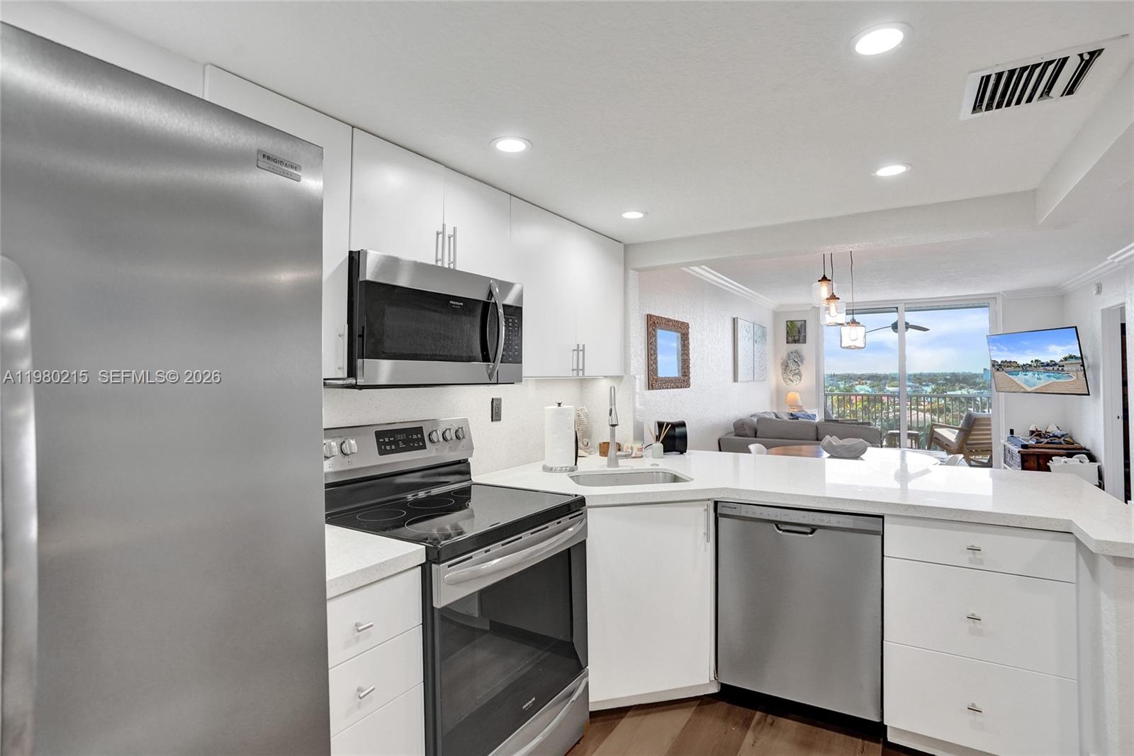 1391 S Ocean Blvd 809