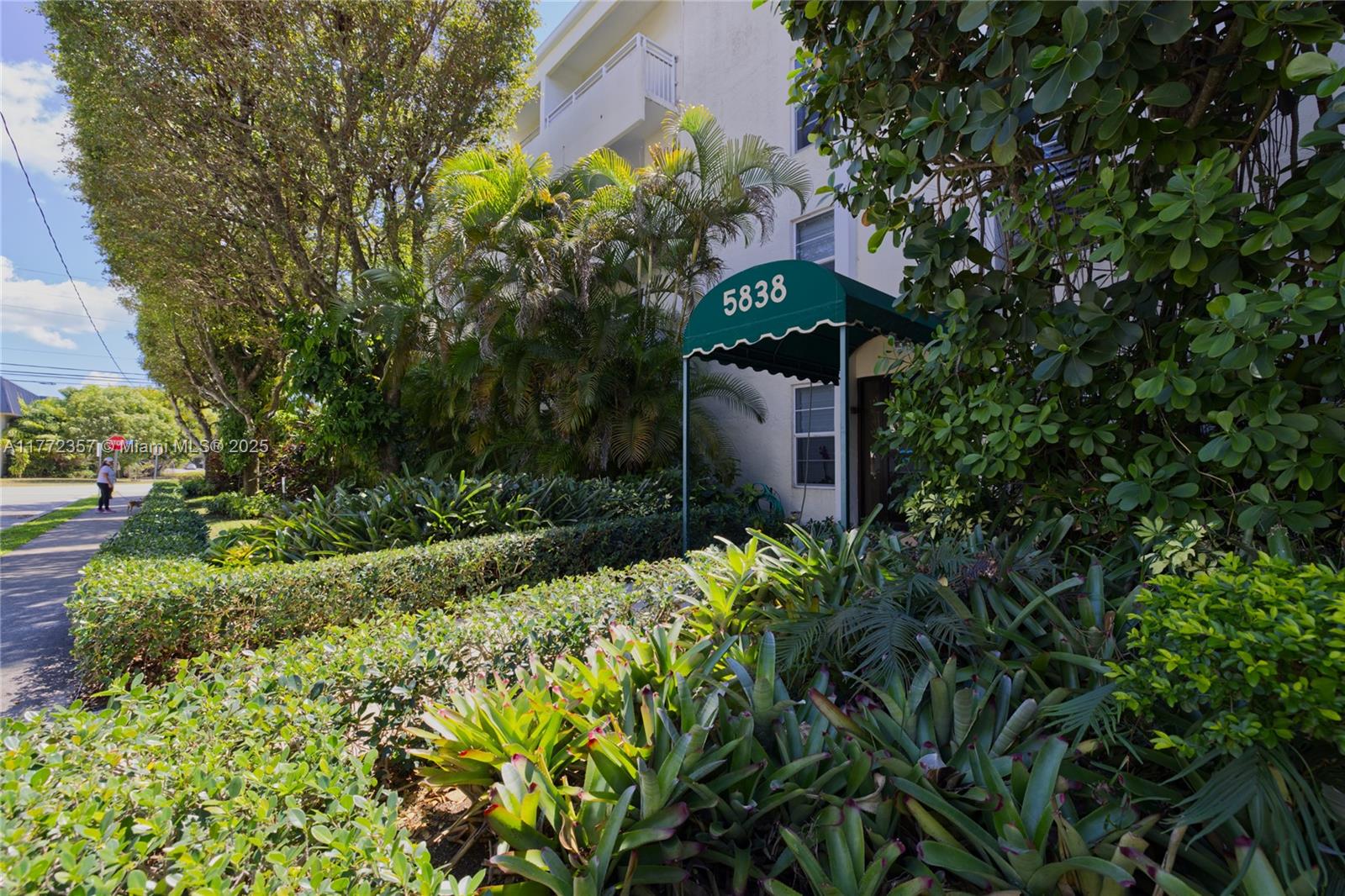 5838 Sw 74th Ter 317, South Miami, Miami-Dade County, Florida - 1 Bedrooms  
2 Bathrooms - 