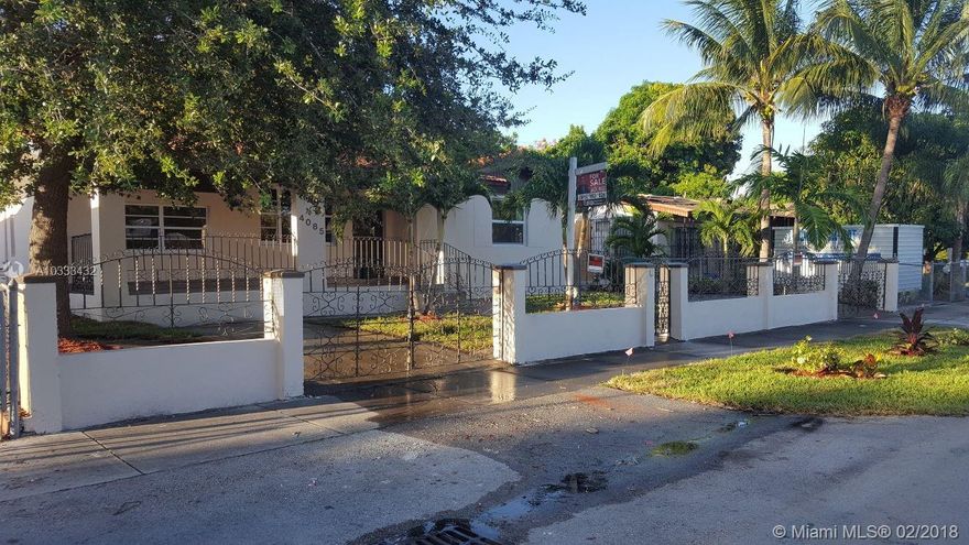 DUPLEX STYLE HOME COMPLETELY REMODELED . FRONT HOME 3/2 PLUS BACK HOME 2 /1  SEPARATE ENTRANCES  LIVE ONE RENT OUT THE OTHER $$ MONEY MAKER $$ property has been legalized !! E-Z to show !!GREAT RENTAL AREA OR SIMPLY LIVE IN THIS 5 BEDROOM ESTATE !! COMPLETELY REMODELED EVERYTHING MODERN WOOD FLOORS,NEW GRANITE KITCHENS BOTH KITCHENS. OWNER SPARED NO EXPENSE TOP OF THE LINE EVERYTHING. 2 NEW CENTRAL A/C SYSTEM. 1 UNIT WILL BE INSTALLED AT CLOSING. BEAUTIFULL NEW MODERN BATHROOMS.GORGEOUS PROPERTY !! NEW ELECTRICAL,NEW PLUMBING,DRIVEWAY FOR 5 CARS ROOM FOR BOAT.OWNER AGENT. !!! Owner financing Available with 30% Down HURRY WON'T LAST !! E-Z TO SHOW ON ELBX.