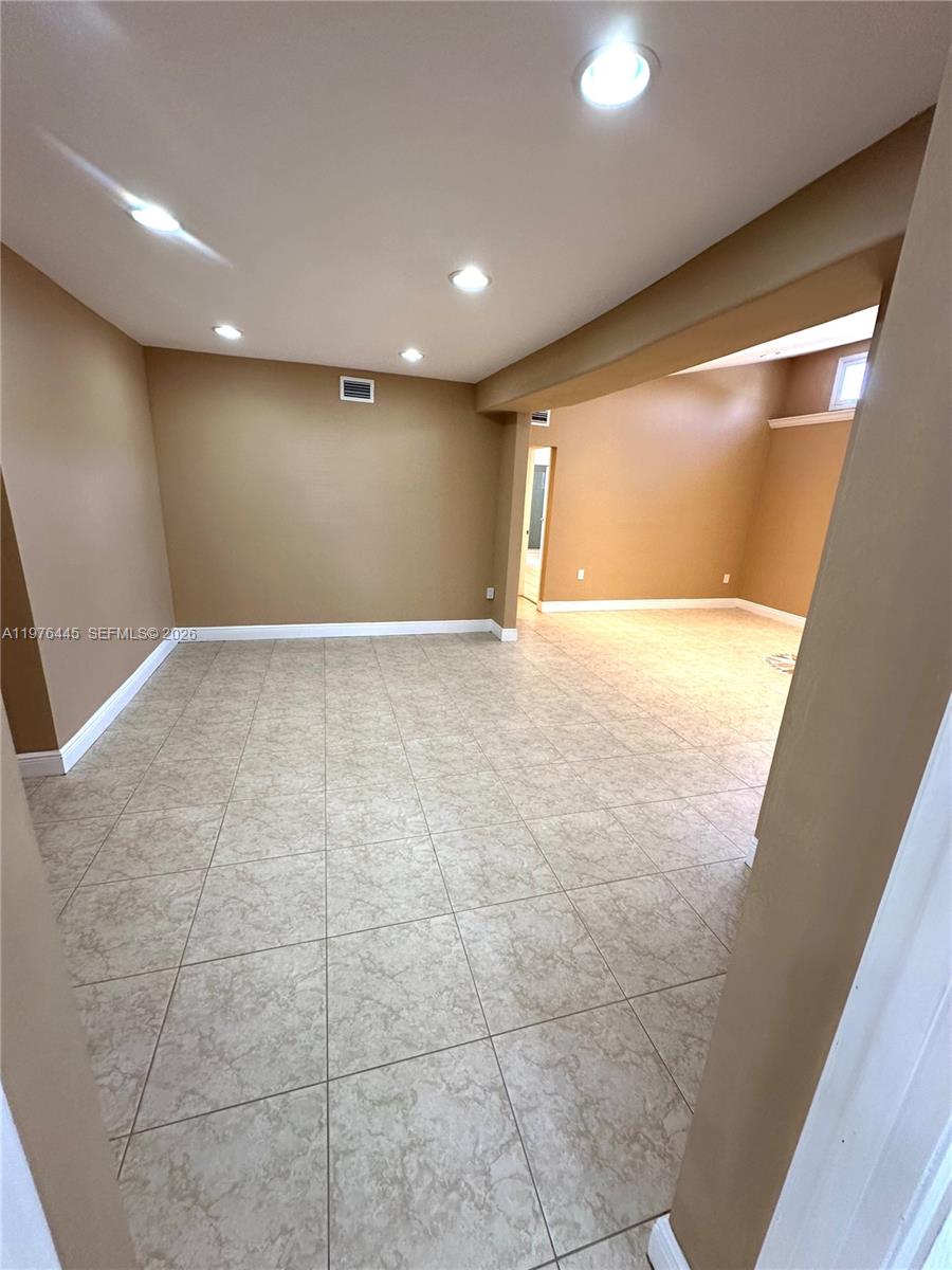 CORAL VILLAS REV - Residential Lease