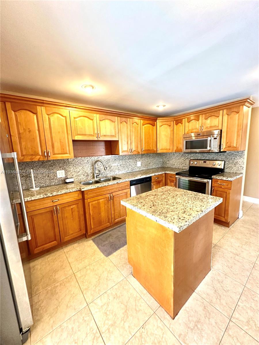 CORAL VILLAS REV - Residential Lease