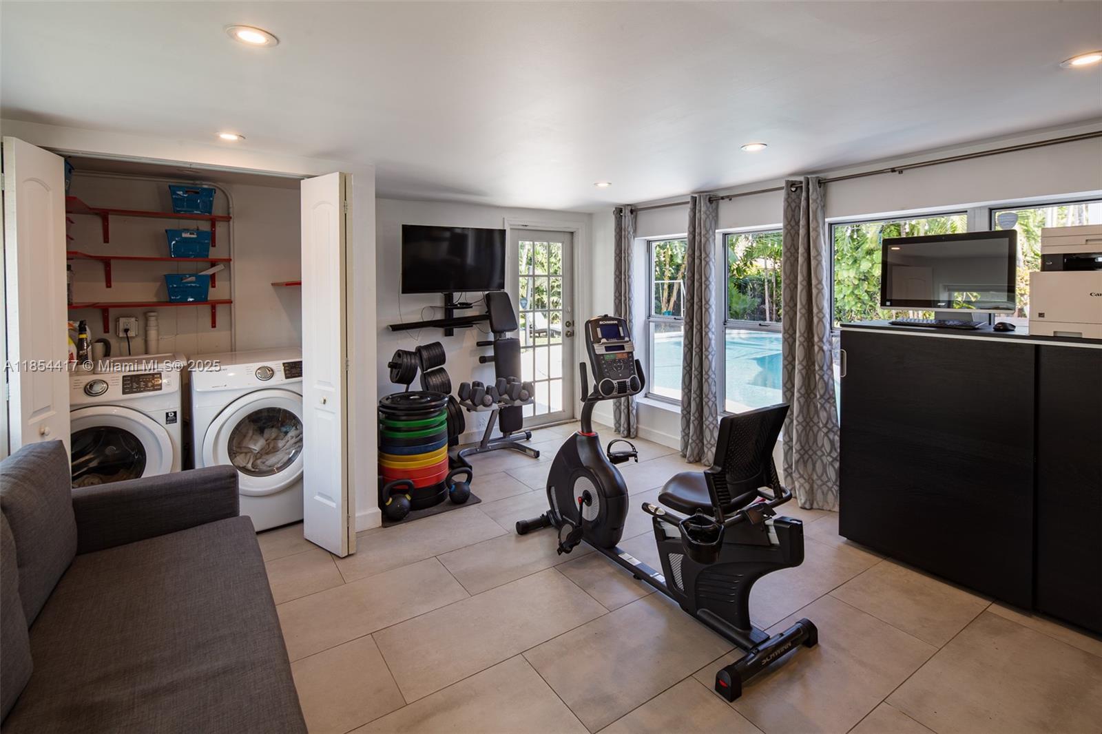 HOLLYWOOD LAKES SECTION - Residential