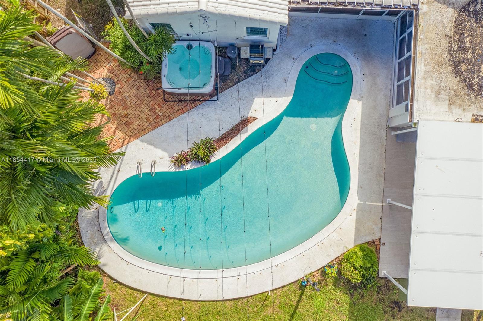 HOLLYWOOD LAKES SECTION - Residential