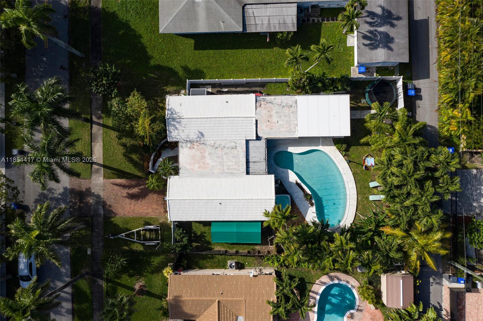 HOLLYWOOD LAKES SECTION - Residential