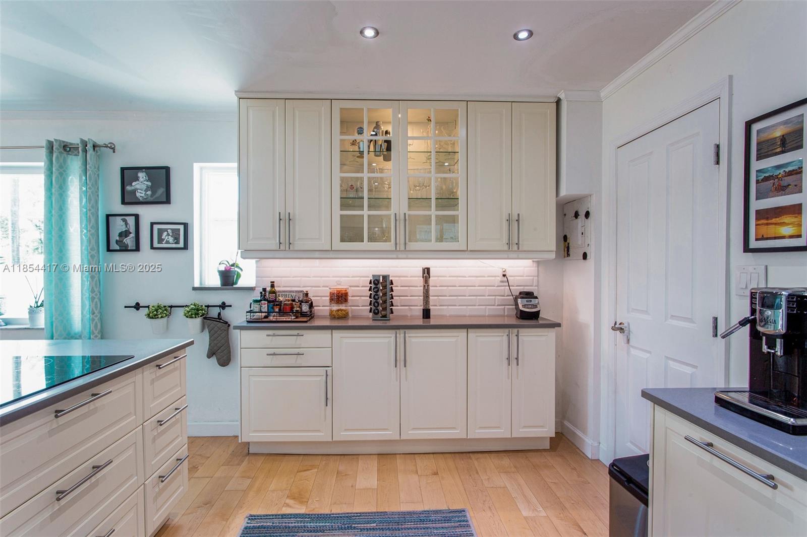 HOLLYWOOD LAKES SECTION - Residential