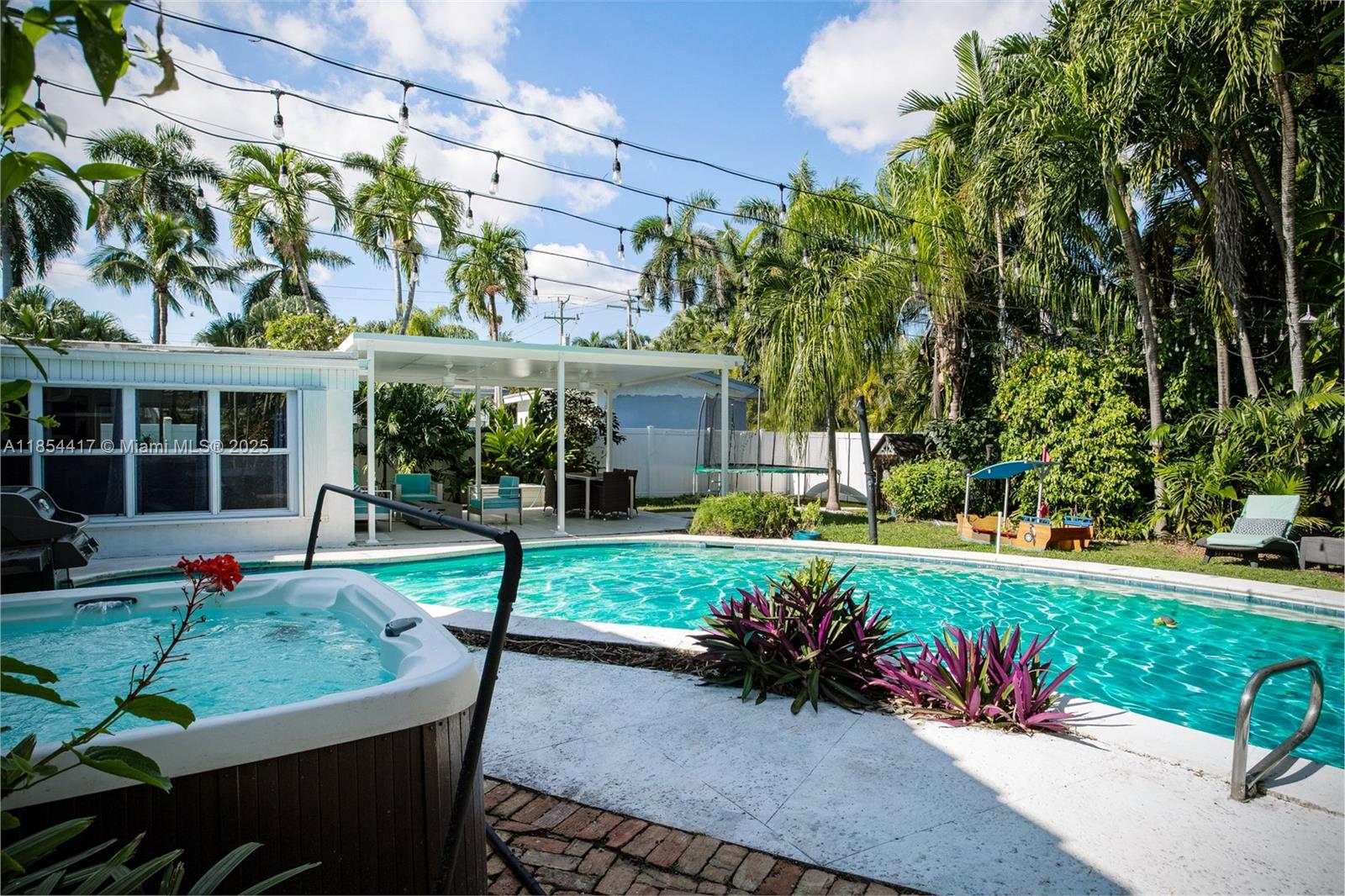 HOLLYWOOD LAKES SECTION - Residential