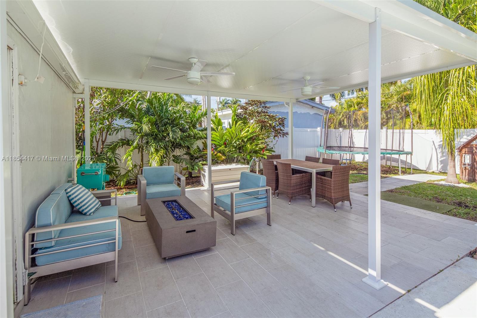 HOLLYWOOD LAKES SECTION - Residential