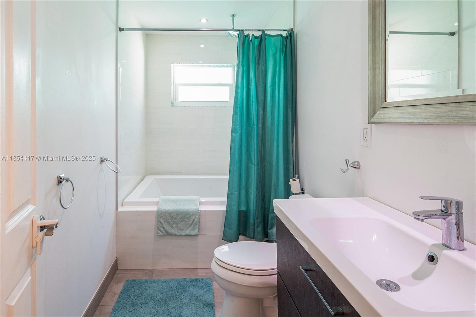 HOLLYWOOD LAKES SECTION - Residential