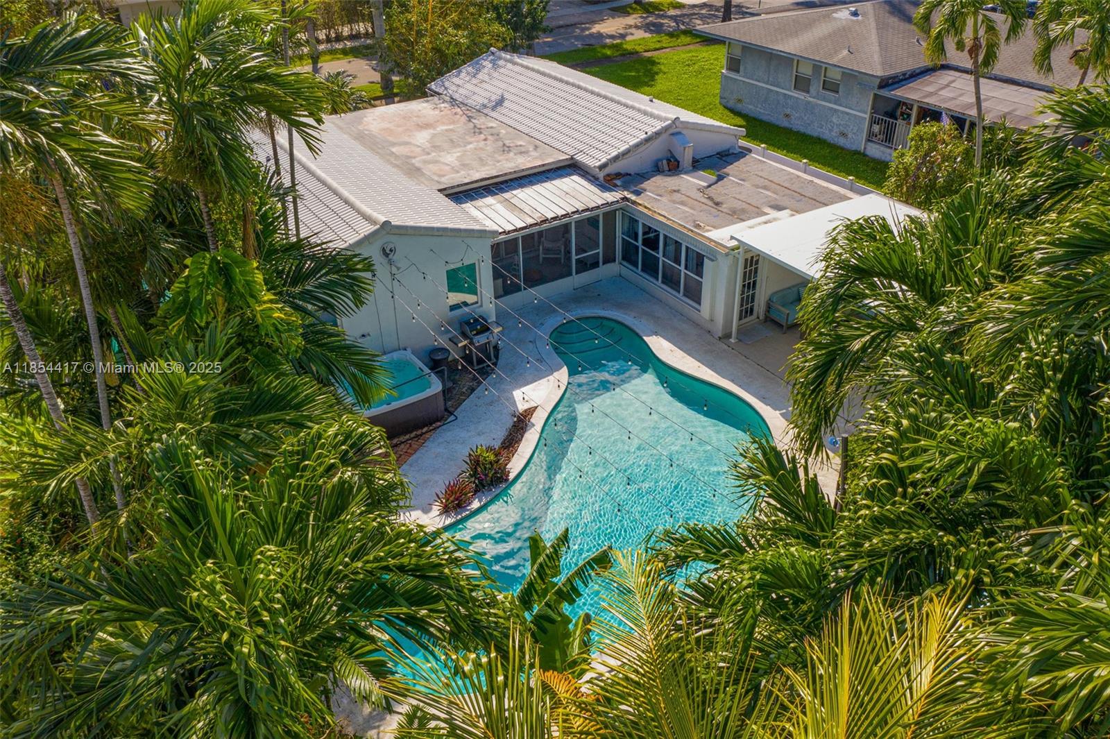 HOLLYWOOD LAKES SECTION - Residential