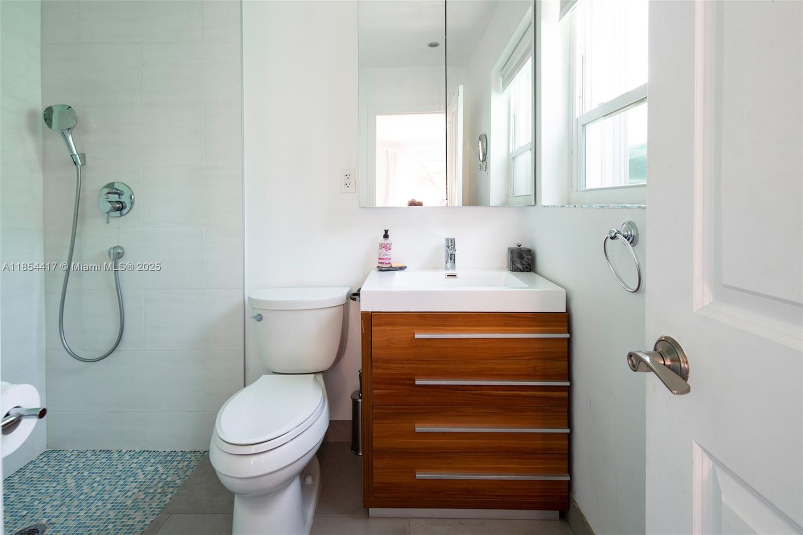 HOLLYWOOD LAKES SECTION - Residential