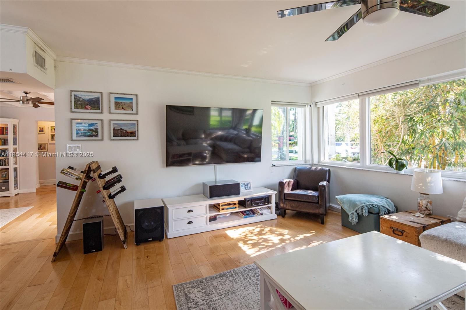 HOLLYWOOD LAKES SECTION - Residential