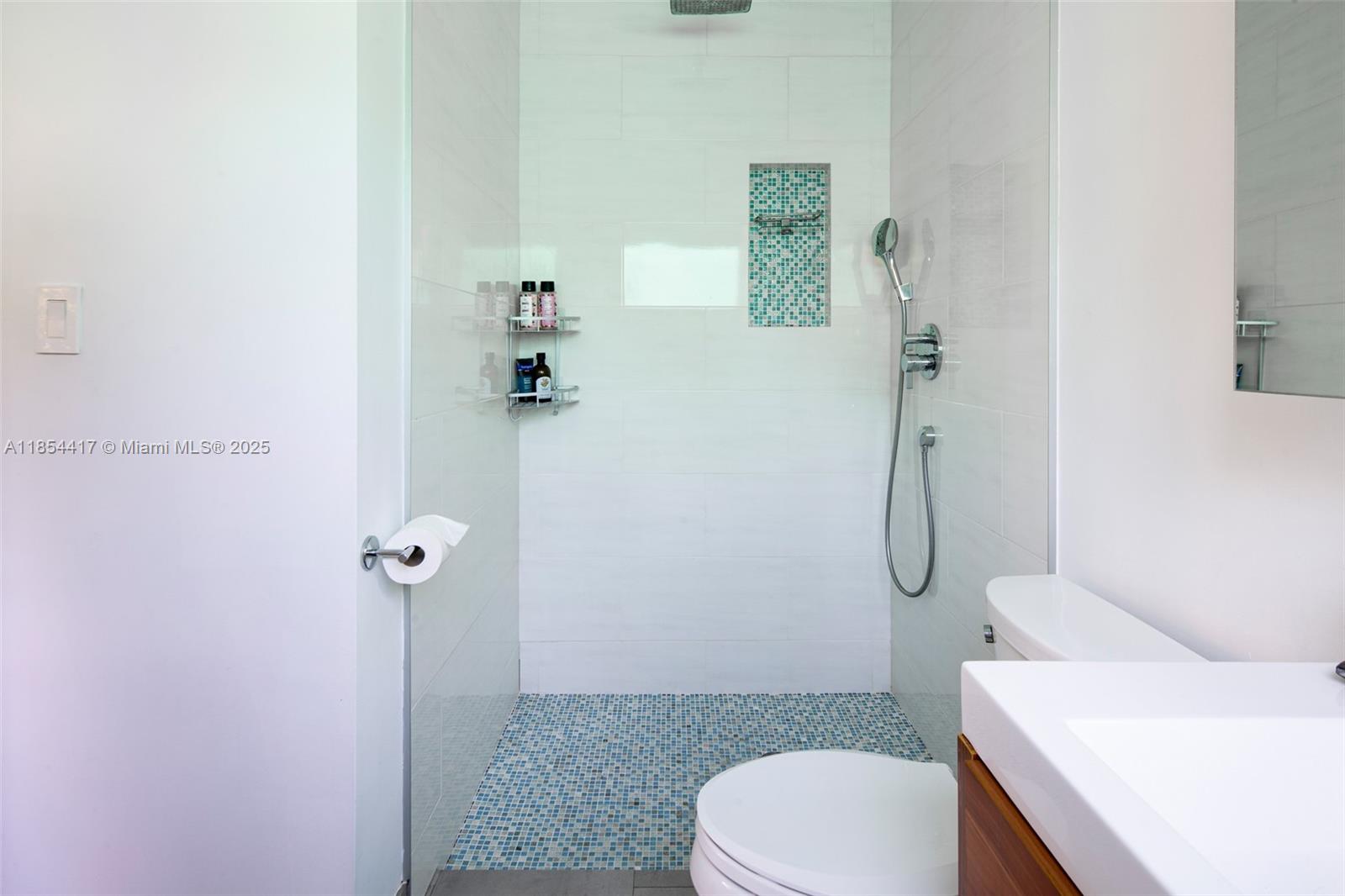 HOLLYWOOD LAKES SECTION - Residential