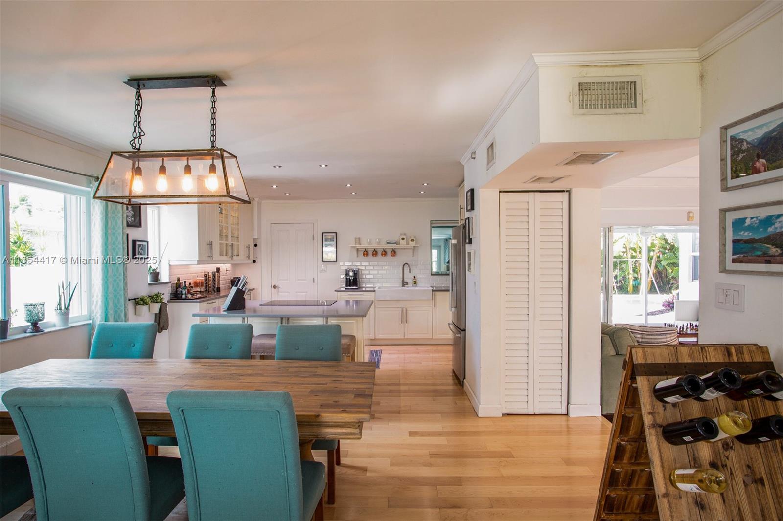 HOLLYWOOD LAKES SECTION - Residential