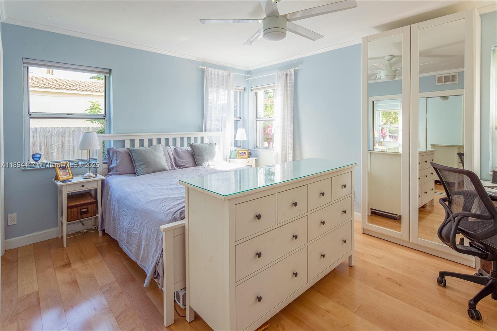 HOLLYWOOD LAKES SECTION - Residential